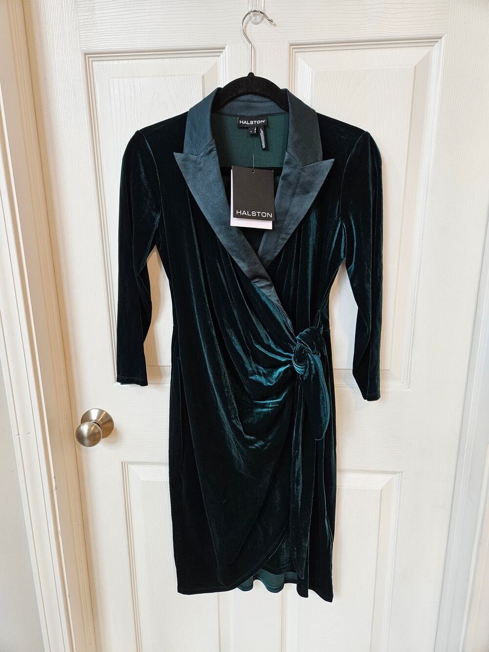 NWT Halston Velvet Wrap Dress Green Satin Lapel Long Sleeve Cocktail Size 4